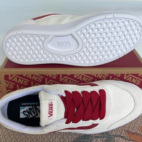 Vans Men’s Cruze Too Cc 90s Retro Blanc De Blanc
VN000CMTJVY
Sneakers - Picture 14 of 16